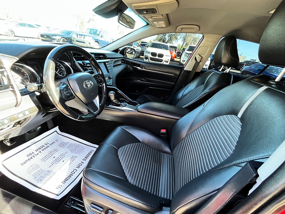 2019 Toyota Camry SE - Photo 9
