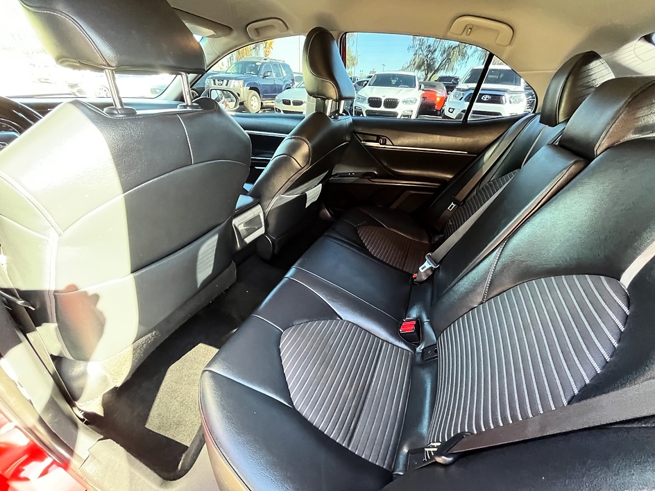 2019 Toyota Camry SE - Photo 11