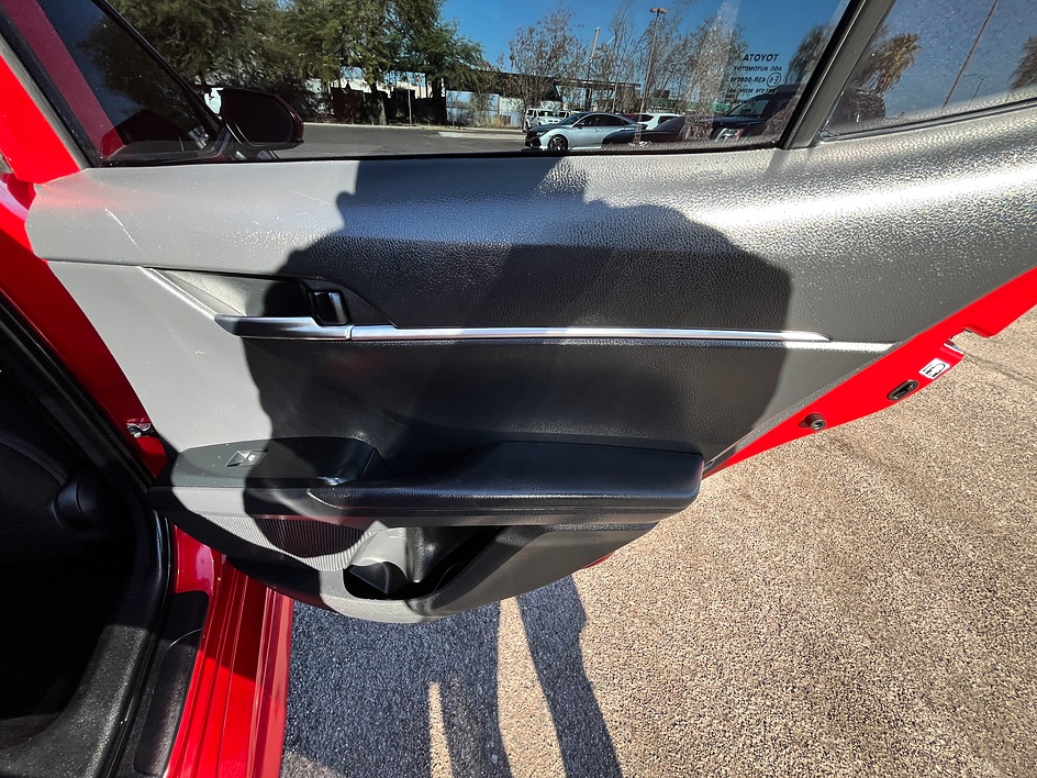 2019 Toyota Camry SE - Photo 17