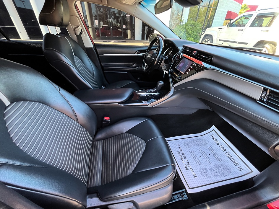 2019 Toyota Camry SE - Photo 14