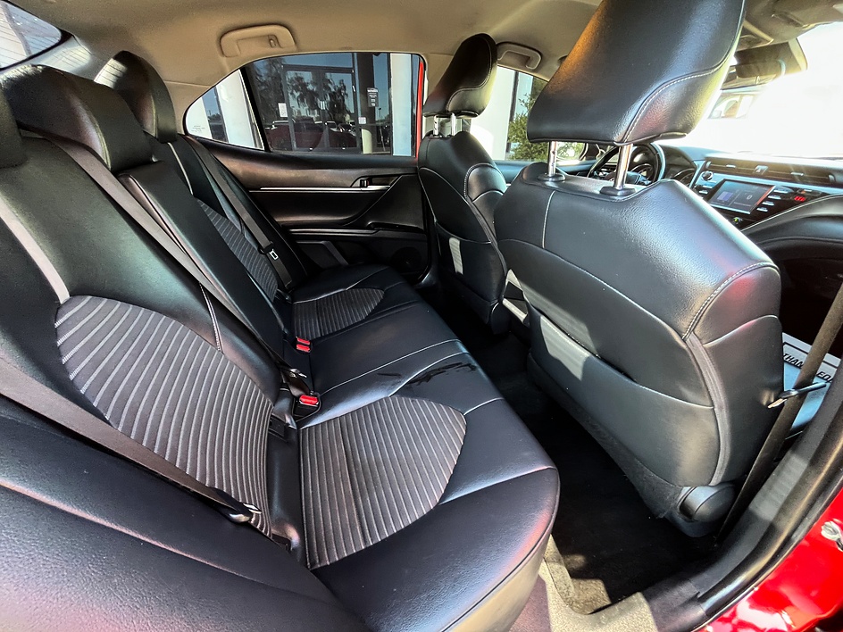 2019 Toyota Camry SE - Photo 16