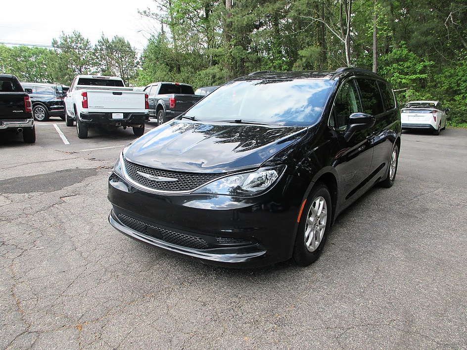 2021 Chrysler Voyager LXI's photo