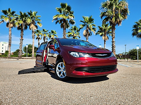 2022 Chrysler Voyager LX