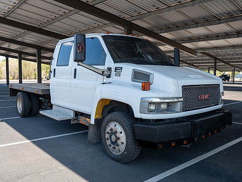 2005 GMC TopKick's photo