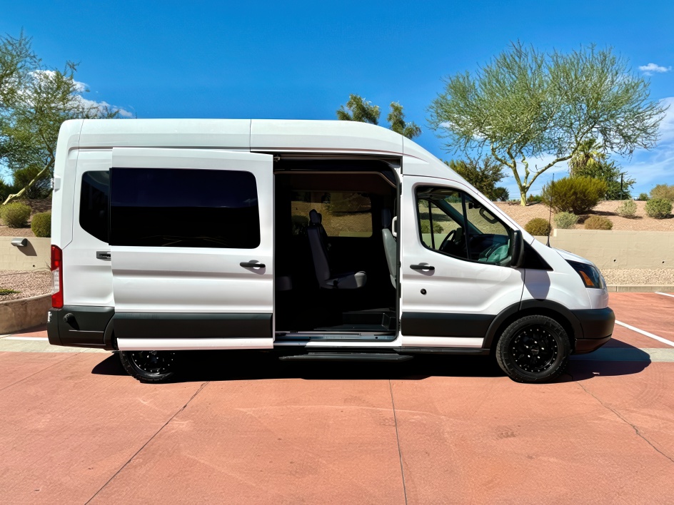 2016 Ford Transit Passenger photo 2