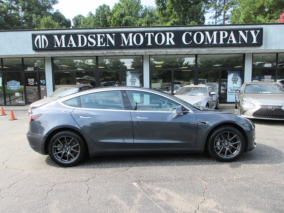 Tesla Model 3 photo 4