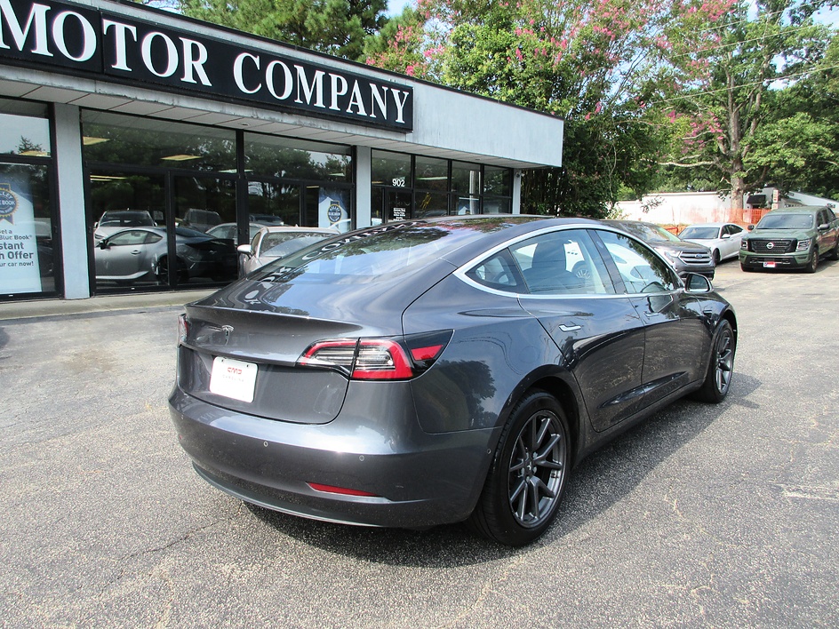 Tesla Model 3 photo 5