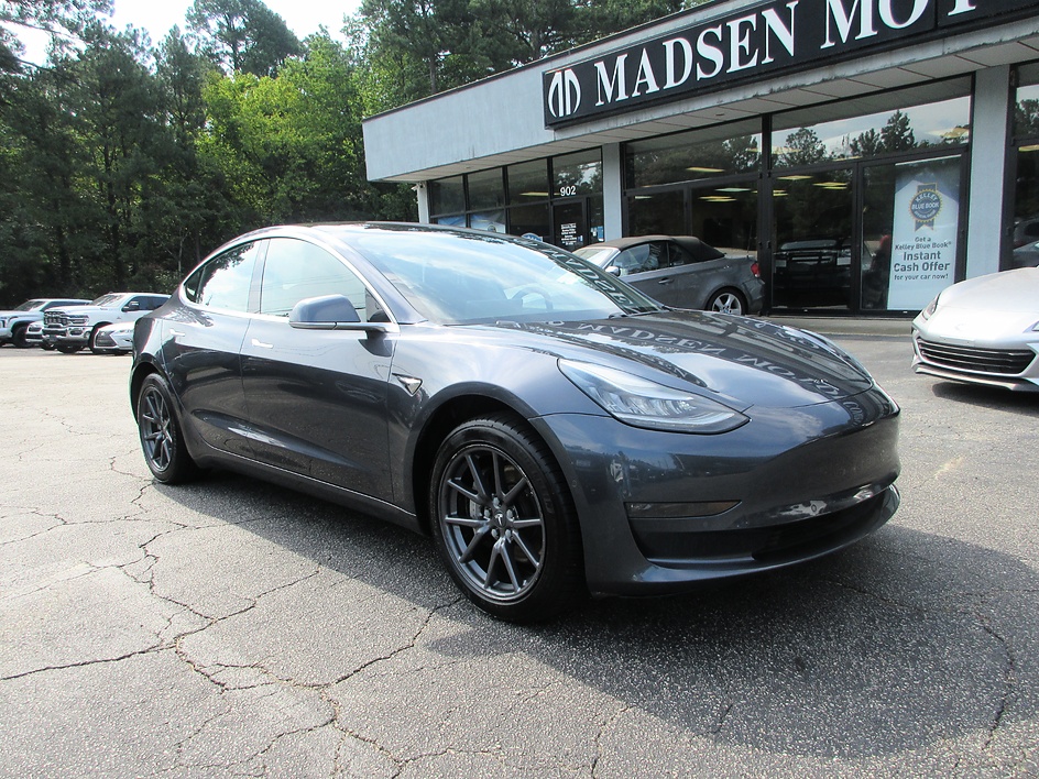 Tesla Model 3 photo 3