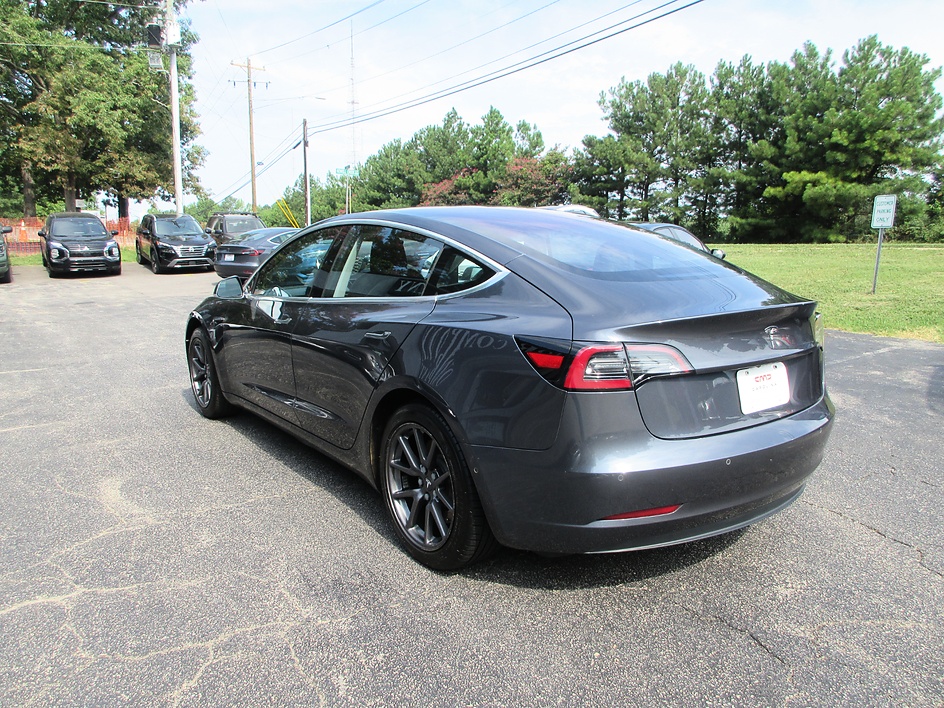 Tesla Model 3 photo 7