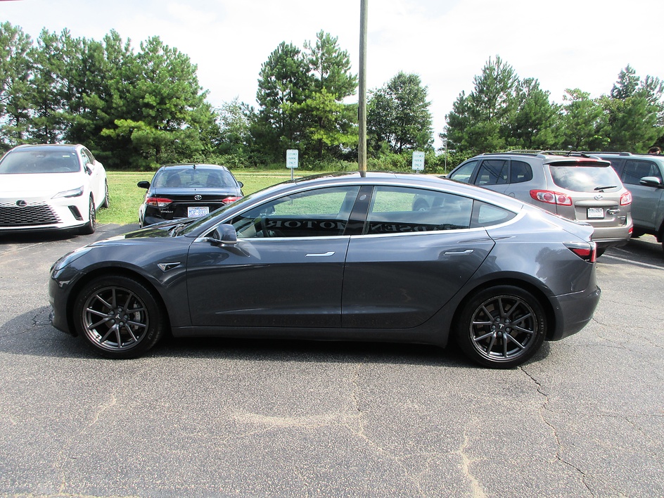 Tesla Model 3 photo 8