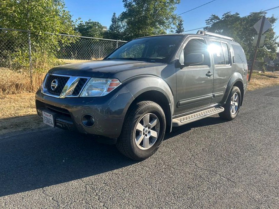 2012 Nissan Pathfinder SV