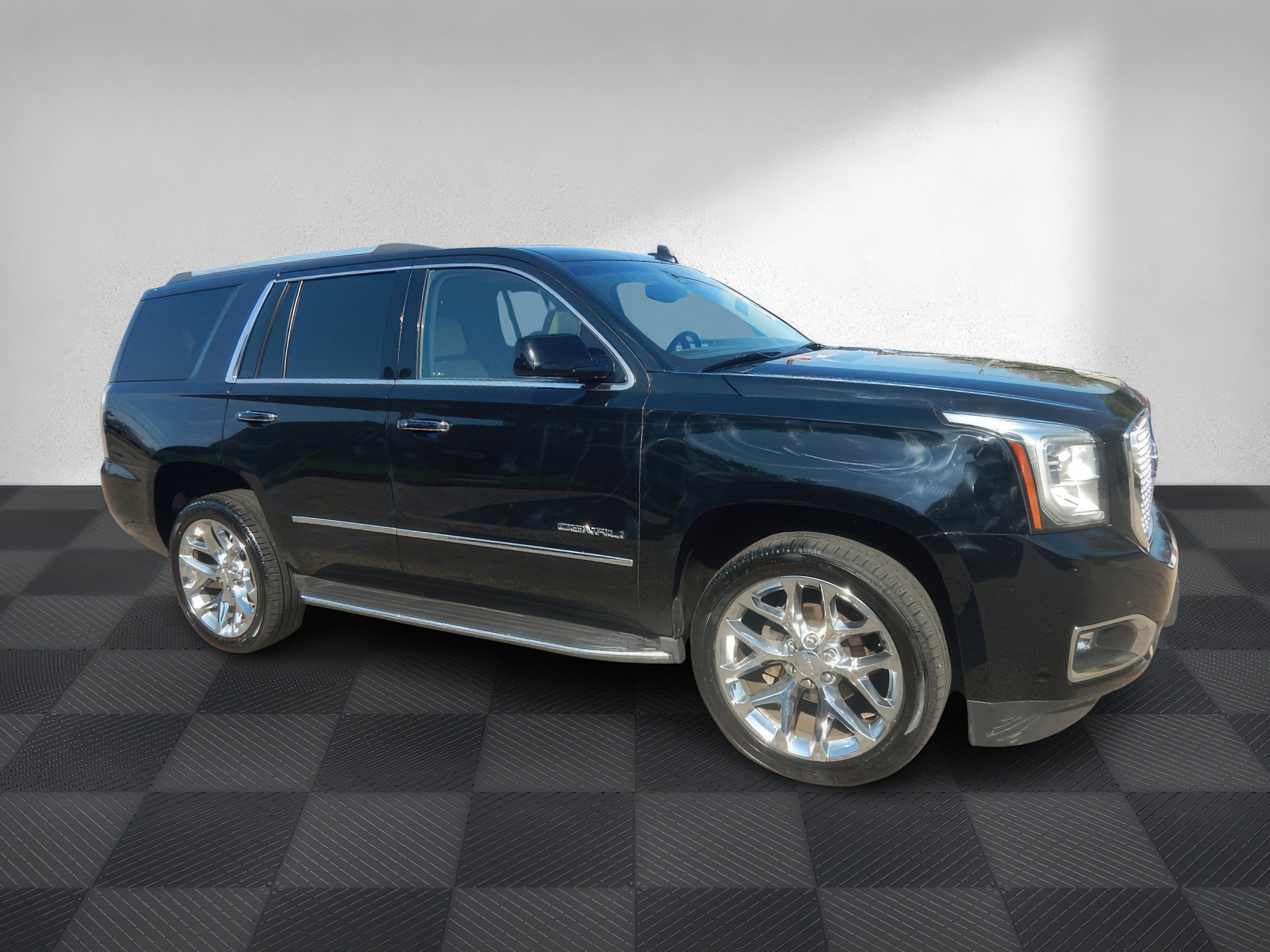 2017 GMC Yukon 4WD Denali's photo