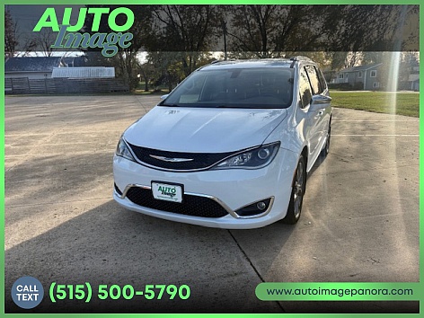 2018 Chrysler Pacifica Limited's photo