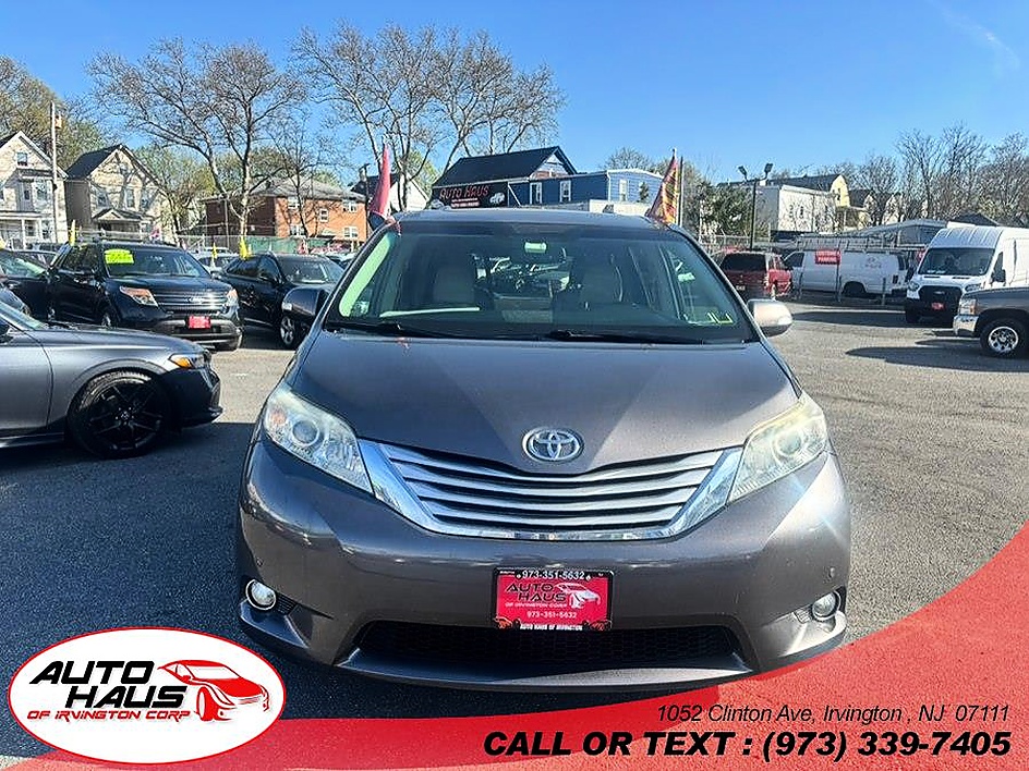 2014 Toyota Sienna Limited V6 AWD 7-Passenger's photo