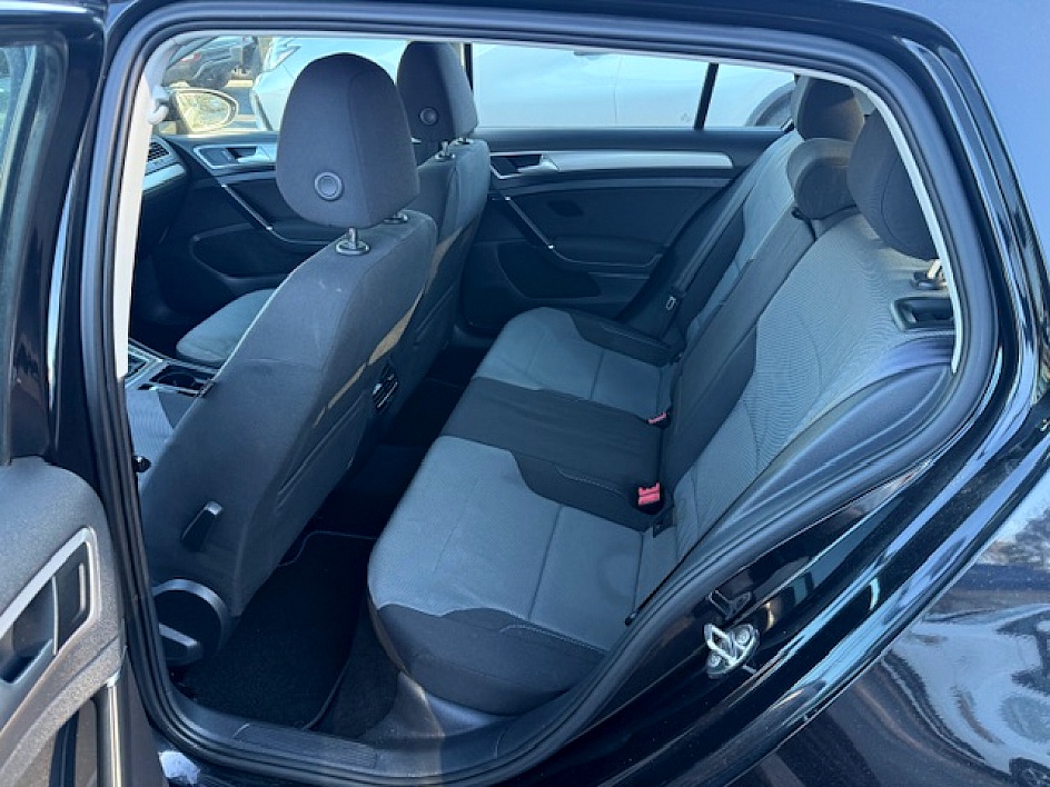 2016 Volkswagen e-Golf e-Golf SE - Photo 8