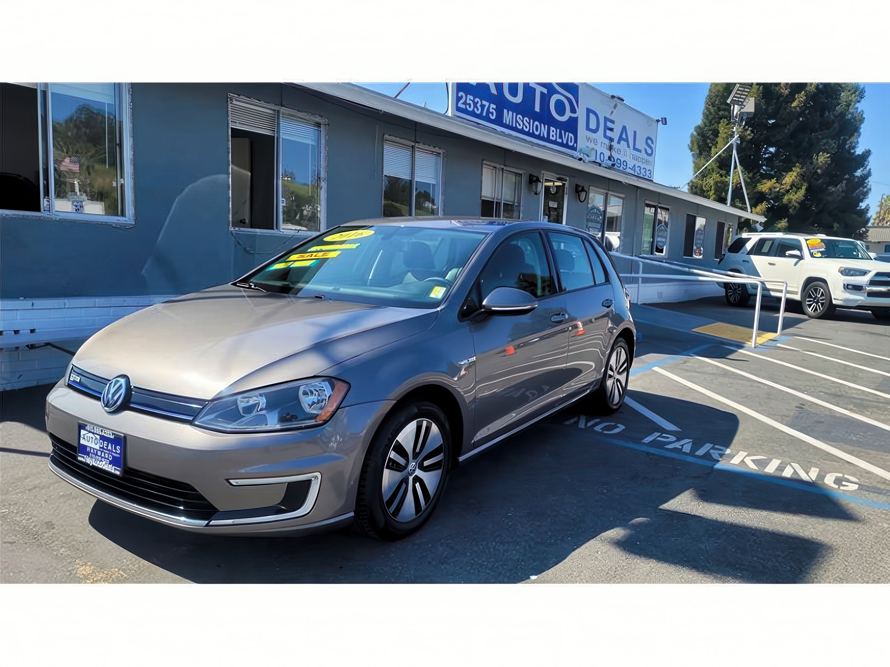 2016 Volkswagen e-Golf e-Golf SE's photo