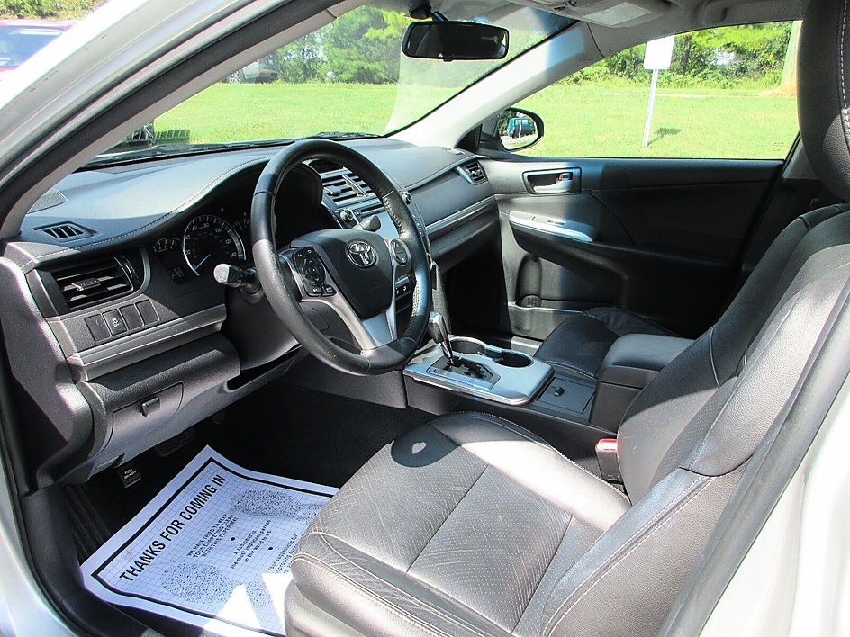 Toyota Camry photo 10