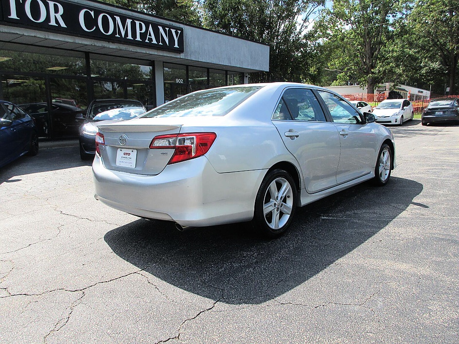 Toyota Camry photo 5