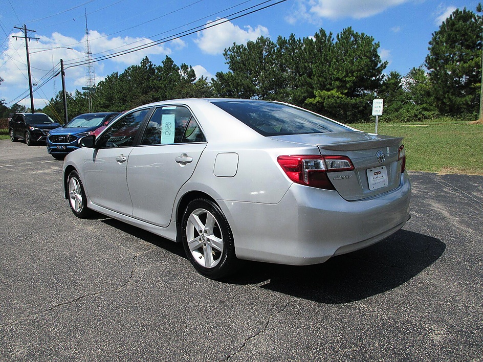 Toyota Camry photo 7