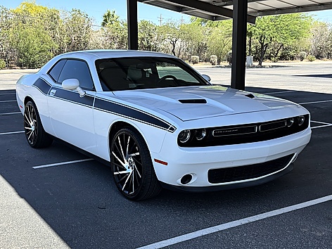 2015 Dodge Challenger SXT's photo