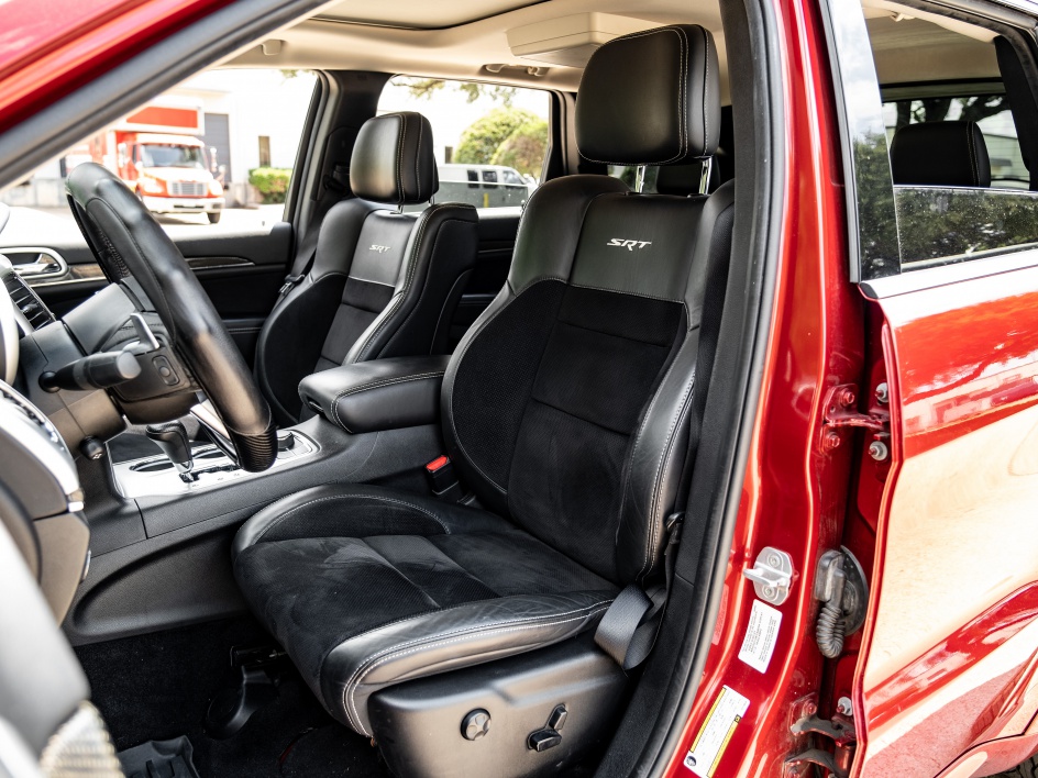2012 Jeep Grand Cherokee SRT8 photo 2