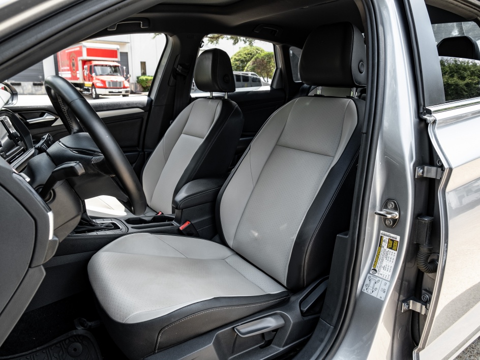 2020 Volkswagen Jetta R-Line photo 3