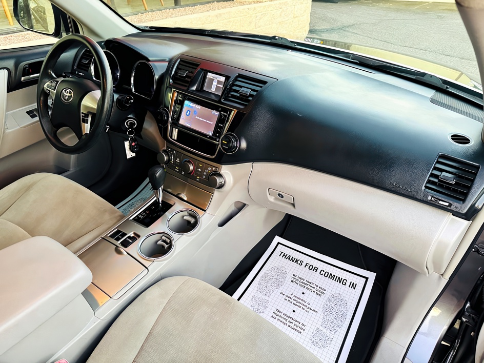 2013 Toyota Highlander Plus photo 12