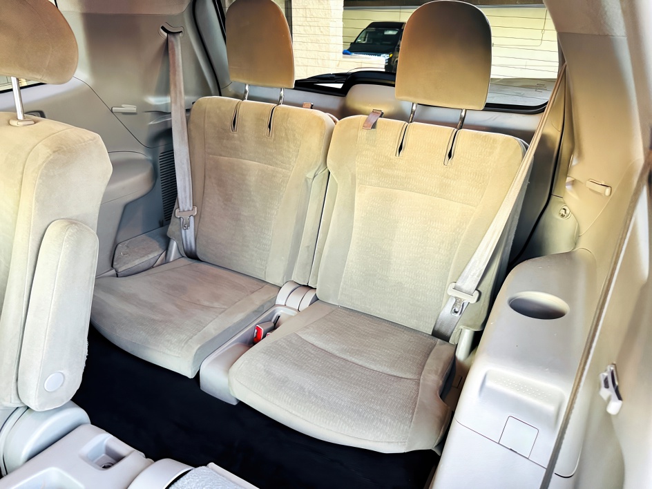2013 Toyota Highlander Plus photo 16