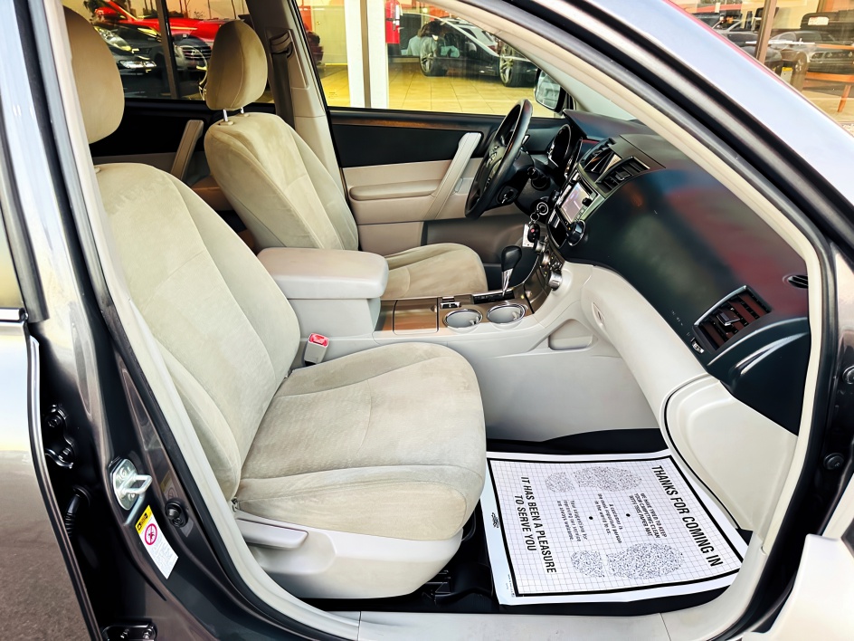 2013 Toyota Highlander Plus photo 14