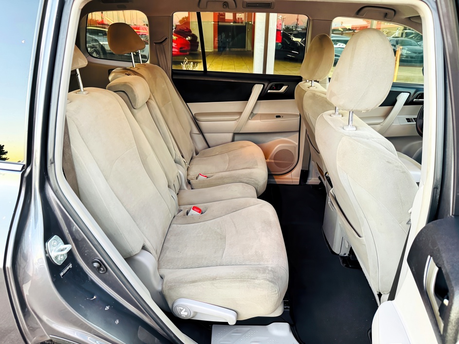 2013 Toyota Highlander Plus photo 20