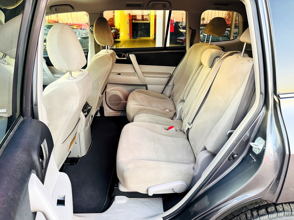2013 Toyota Highlander Plus photo 15