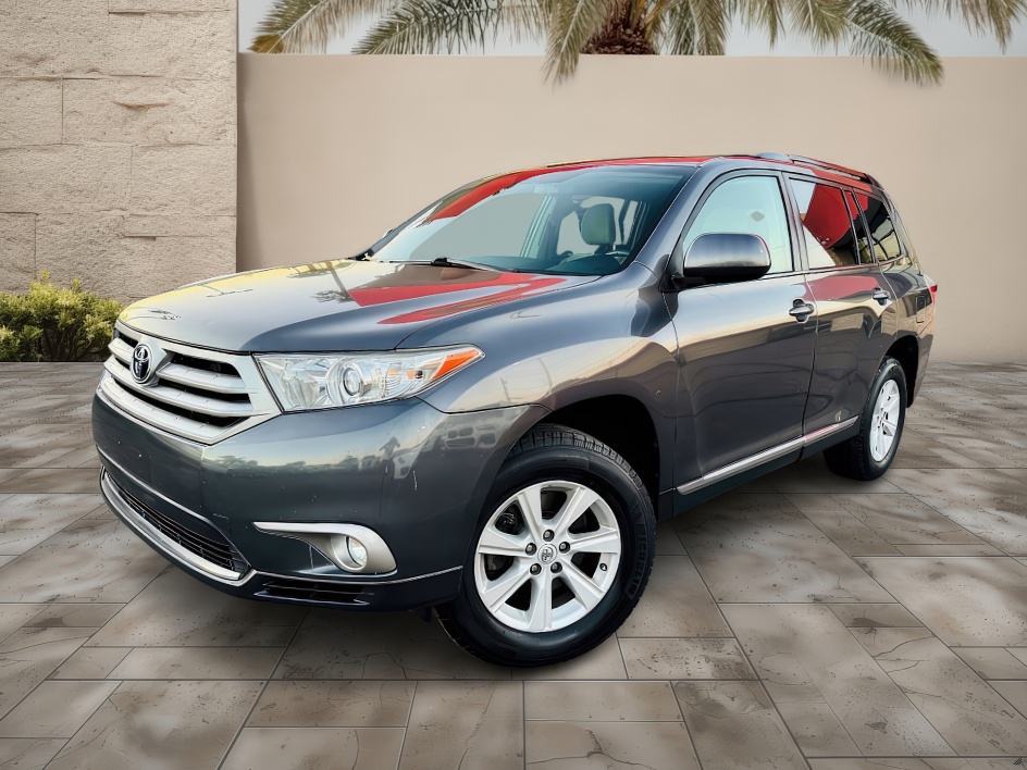 2013 Toyota Highlander Plus photo 2