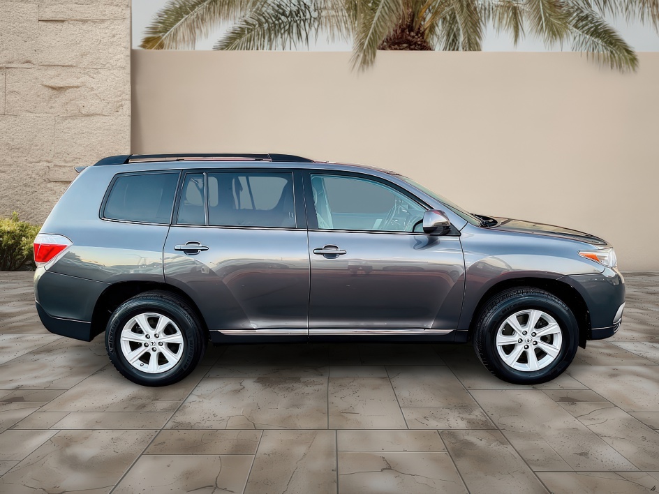 2013 Toyota Highlander Plus photo 3