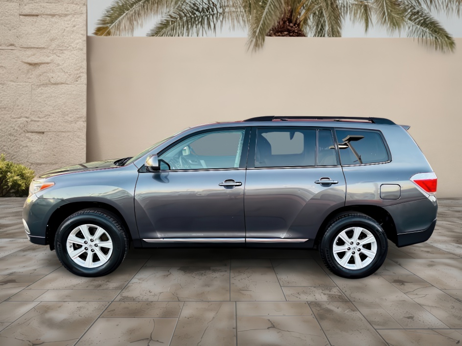 2013 Toyota Highlander Plus photo 4