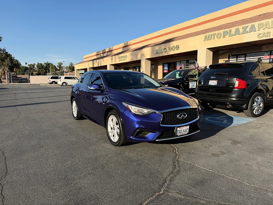 2017 INFINITI QX30 Luxury