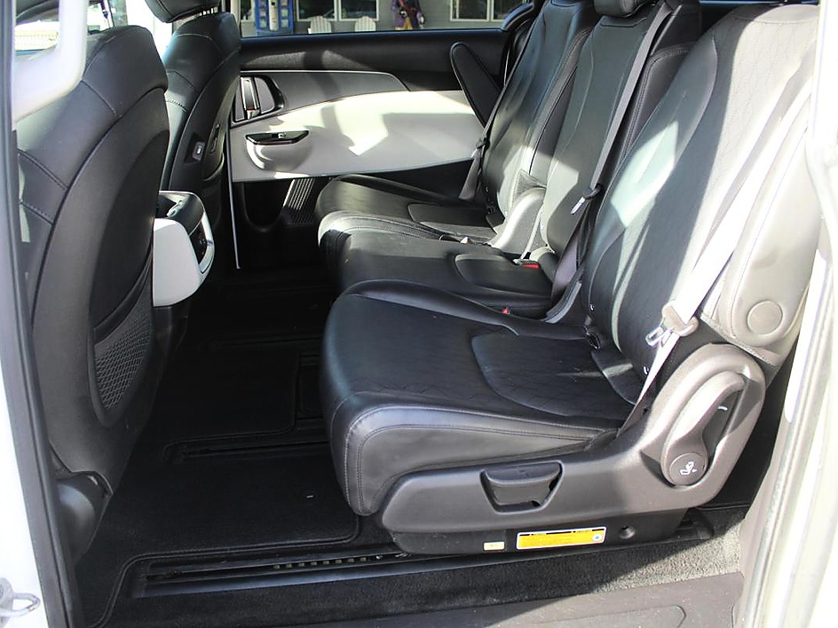 2023 Kia Carnival LX Seat Pkg - Photo 11
