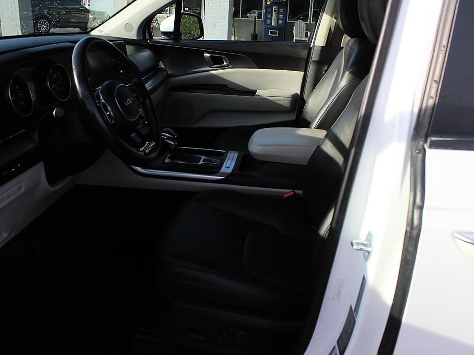 2023 Kia Carnival LX Seat Pkg - Photo 12