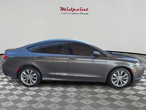 2015 Chrysler 200 S's photo
