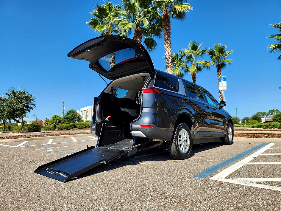 2024 Kia Carnival LX Seat Pkg's photo