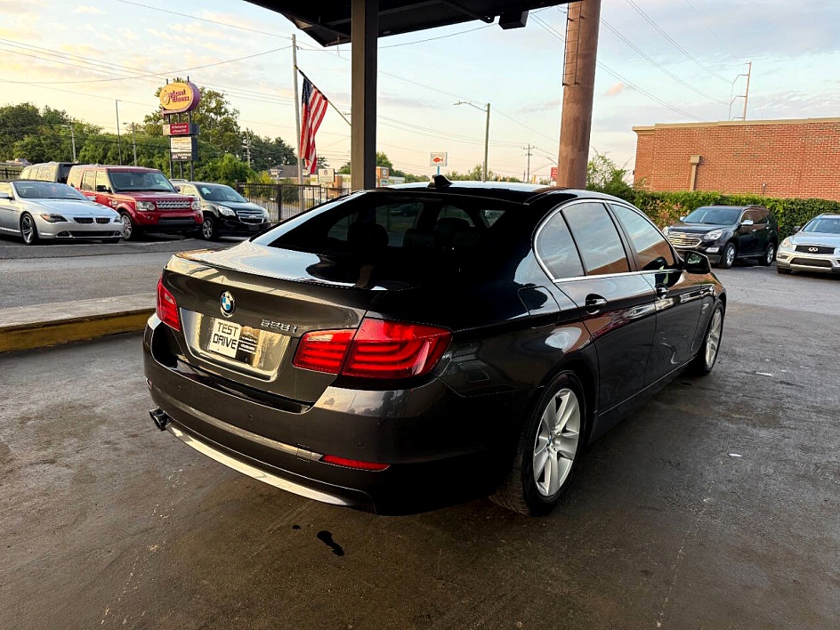 2012 BMW 5 Series 528i - Photo 6