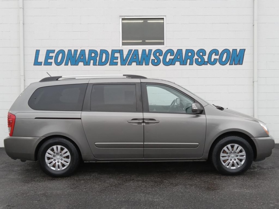 2011 Kia Sedona LX