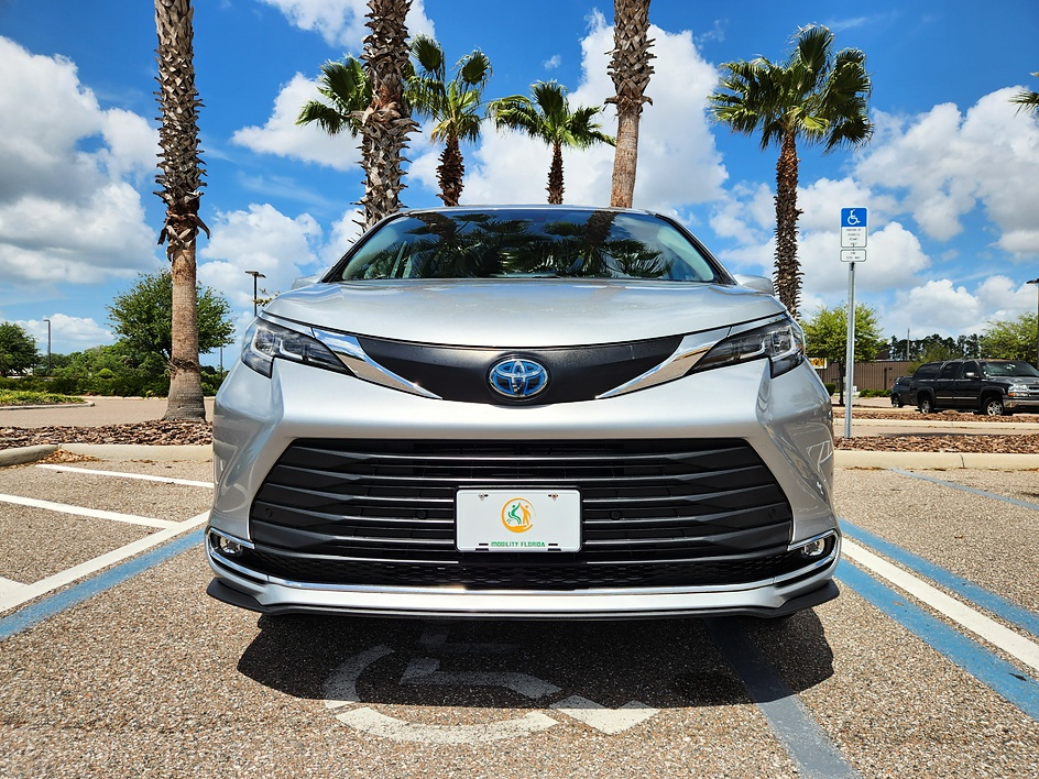 2021 Toyota Sienna XLE - Photo 7