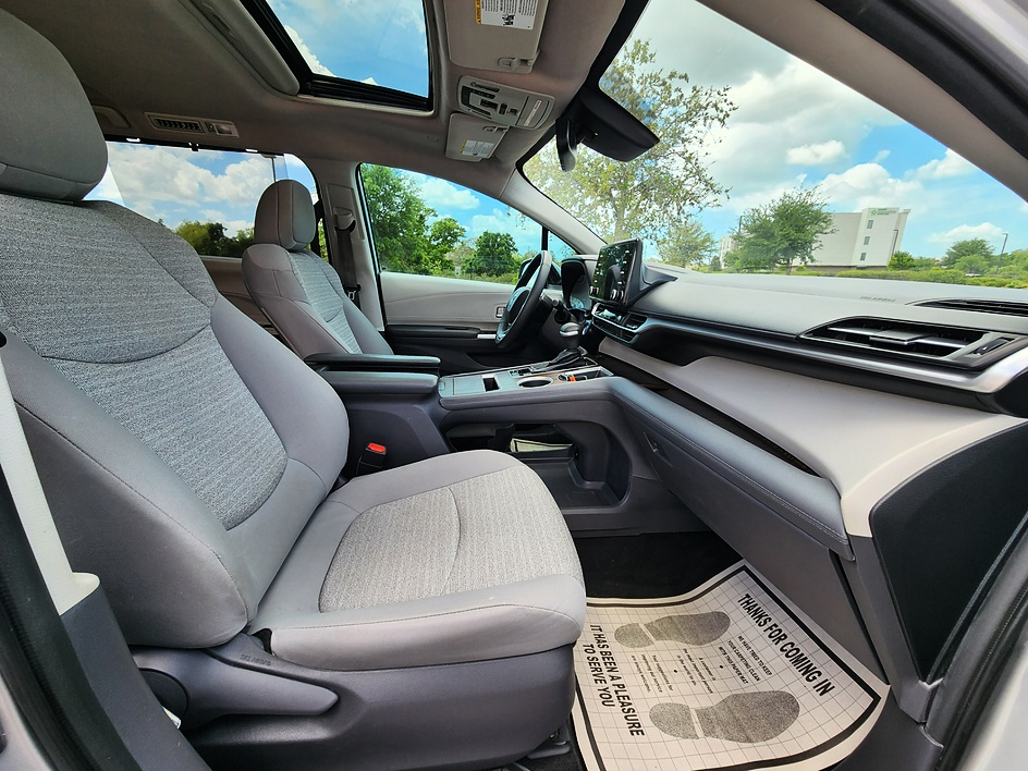 2021 Toyota Sienna XLE - Photo 14