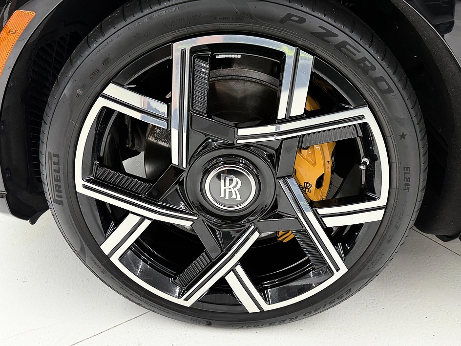 2025 Rolls-Royce Cullinan Black Badge - Photo 21