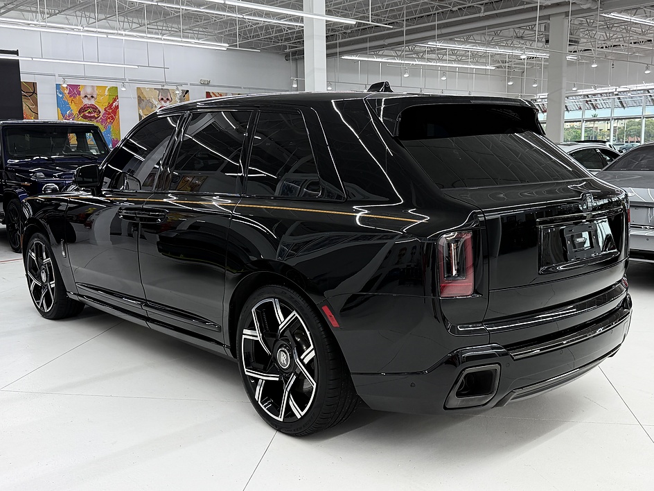 2025 Rolls-Royce Cullinan Black Badge - Photo 18