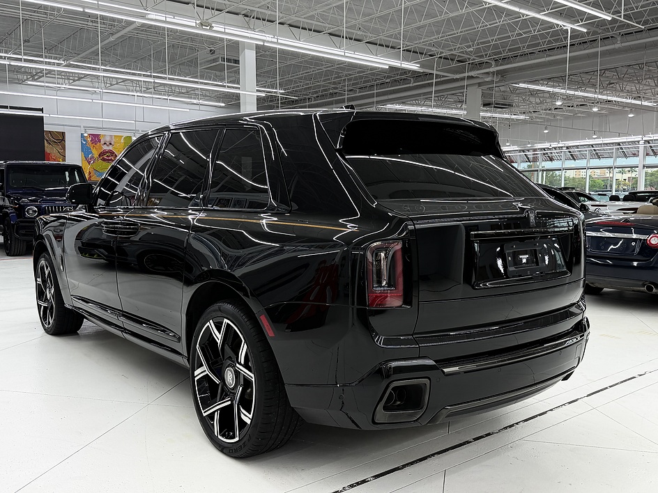 2025 Rolls-Royce Cullinan Black Badge - Photo 14