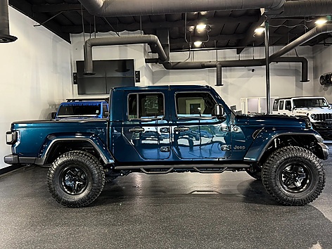 2025 Jeep Gladiator Nighthawk Auto's photo