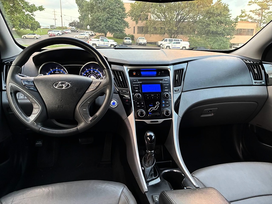 2013 Hyundai Sonata Limited - Photo 29