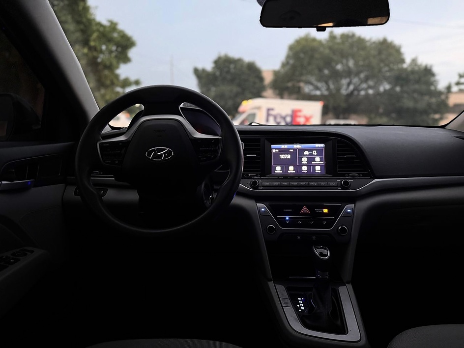 2018 Hyundai Elantra SEL - Photo 23