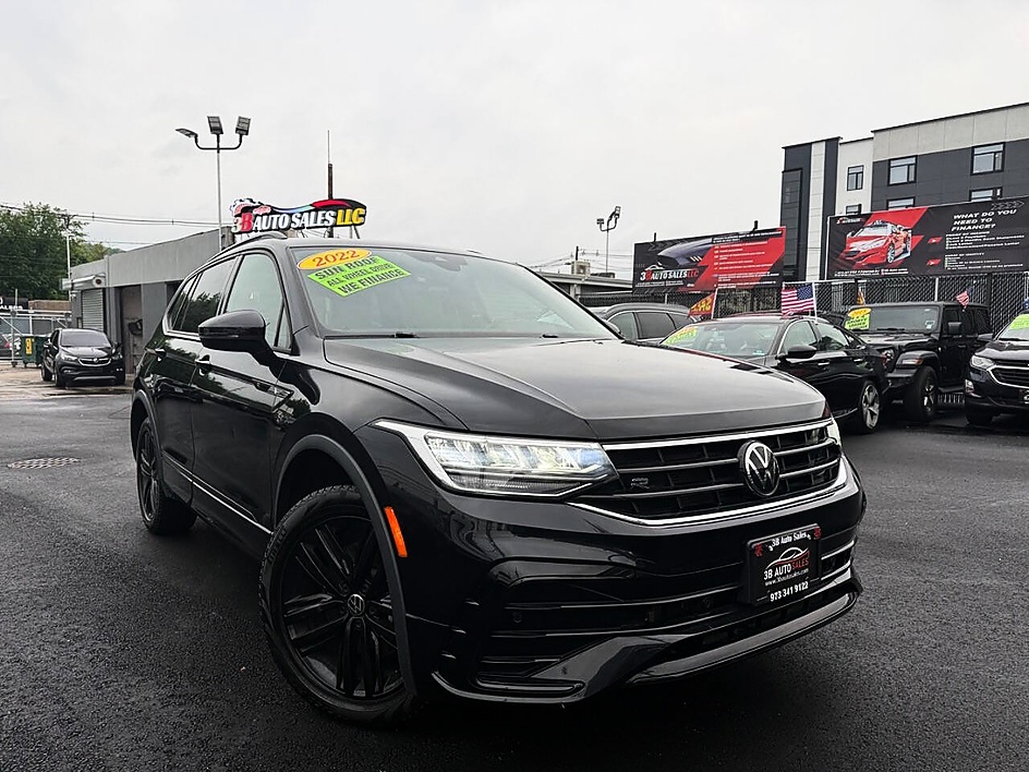 2022 Volkswagen Tiguan SE R-LINE BLACK - Photo 1